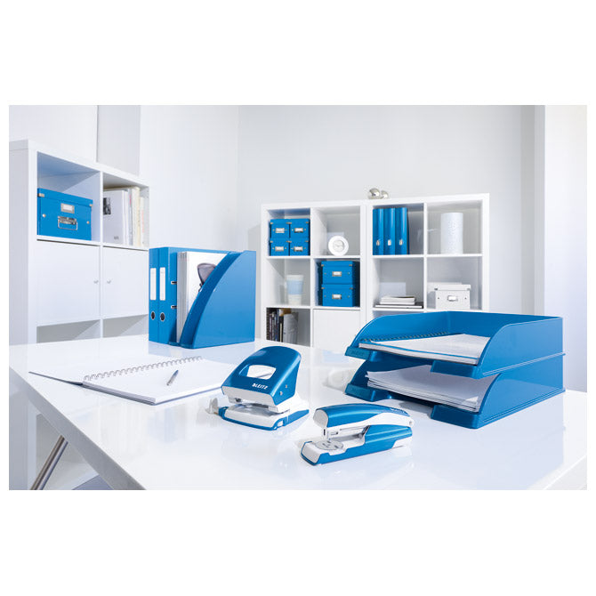 STROJ ZA SPAJANJE DO  30 LISTOVA STOLNI WOW LEITZ 55022236 METALIK SVIJETLO PLAVI