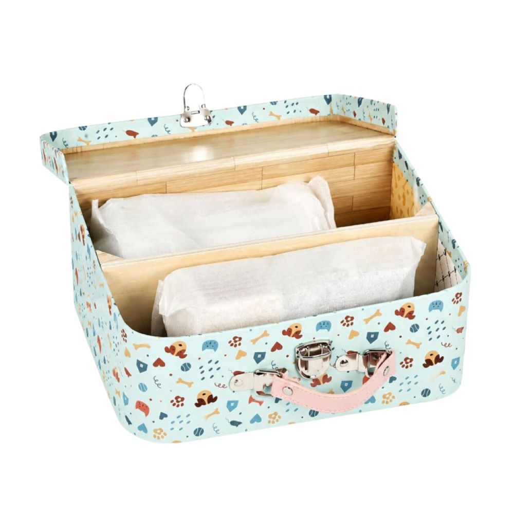Ecotoys Drveni Pet Shop u prijenosnom koferu, set od 23 dodataka