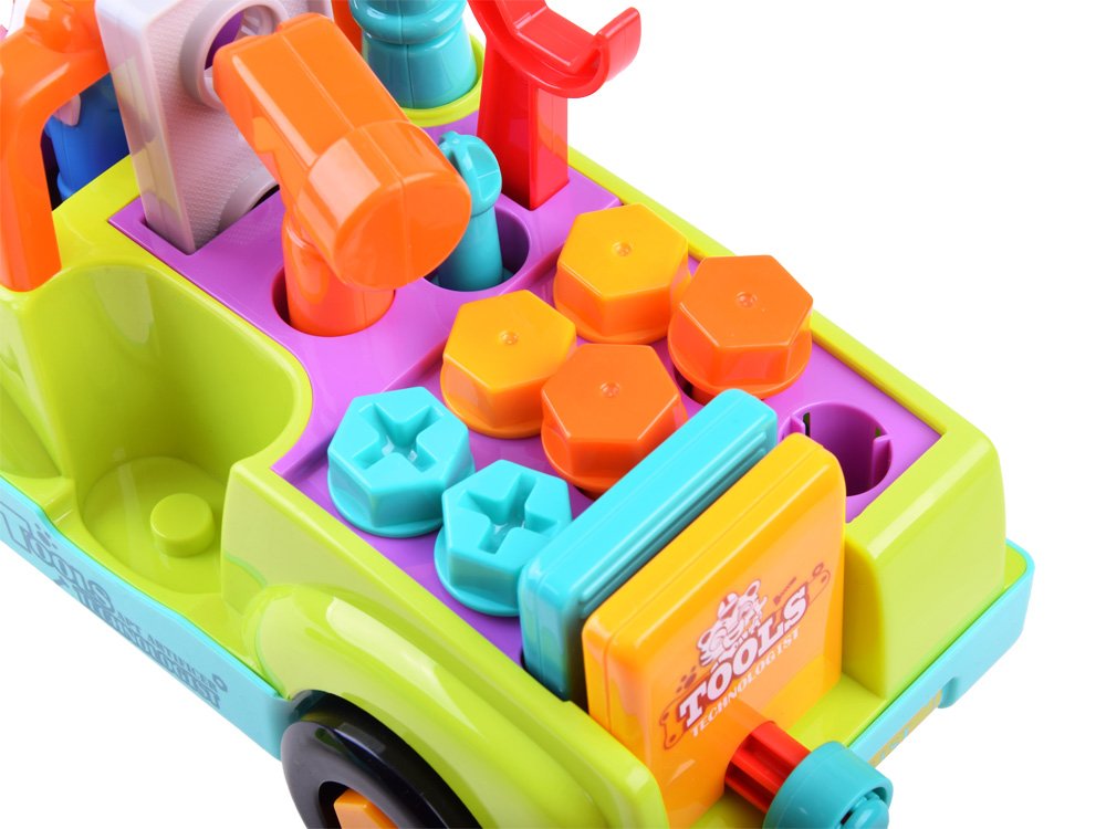 Interaktivni autić: mali mehaničar