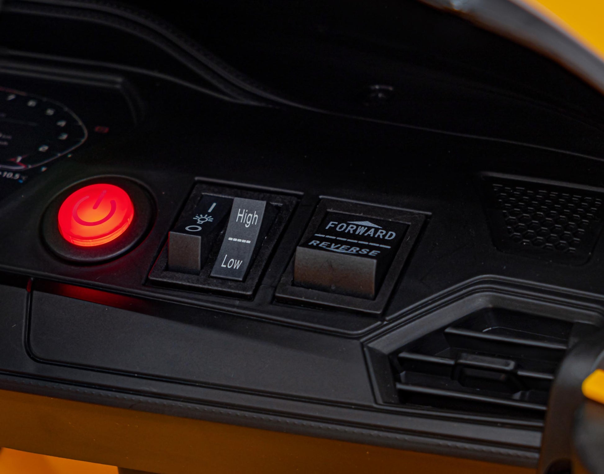Licencirani auto na akumulator BMW M4 - žuti