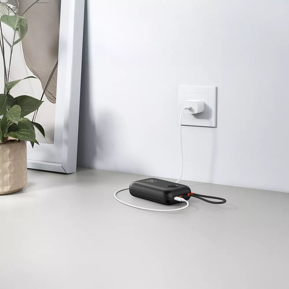 Powerbank Veger K3 PD QC3.0 35W 30000 mAh s ugrađenim Type-C / Lightning kabelima crne boje
