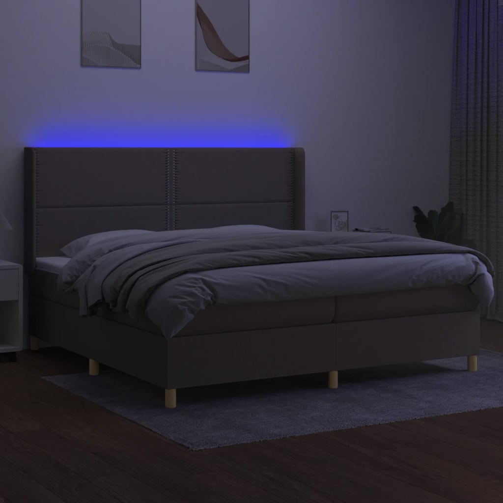 Krevet box spring s madracem LED smeđesivi 200x200 cm tkanina
