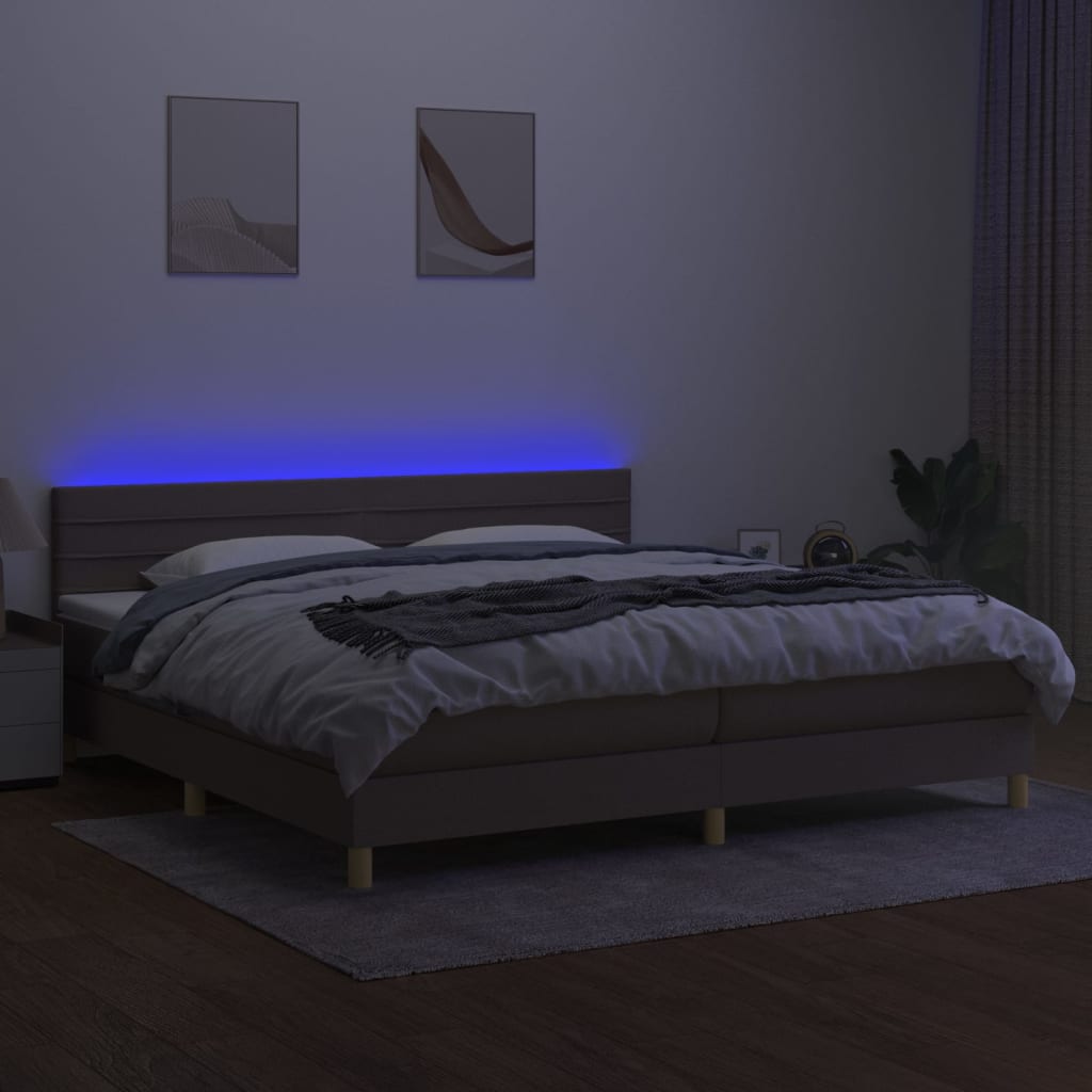 Krevet box spring s madracem LED smeđesivi 200x200 cm tkanina