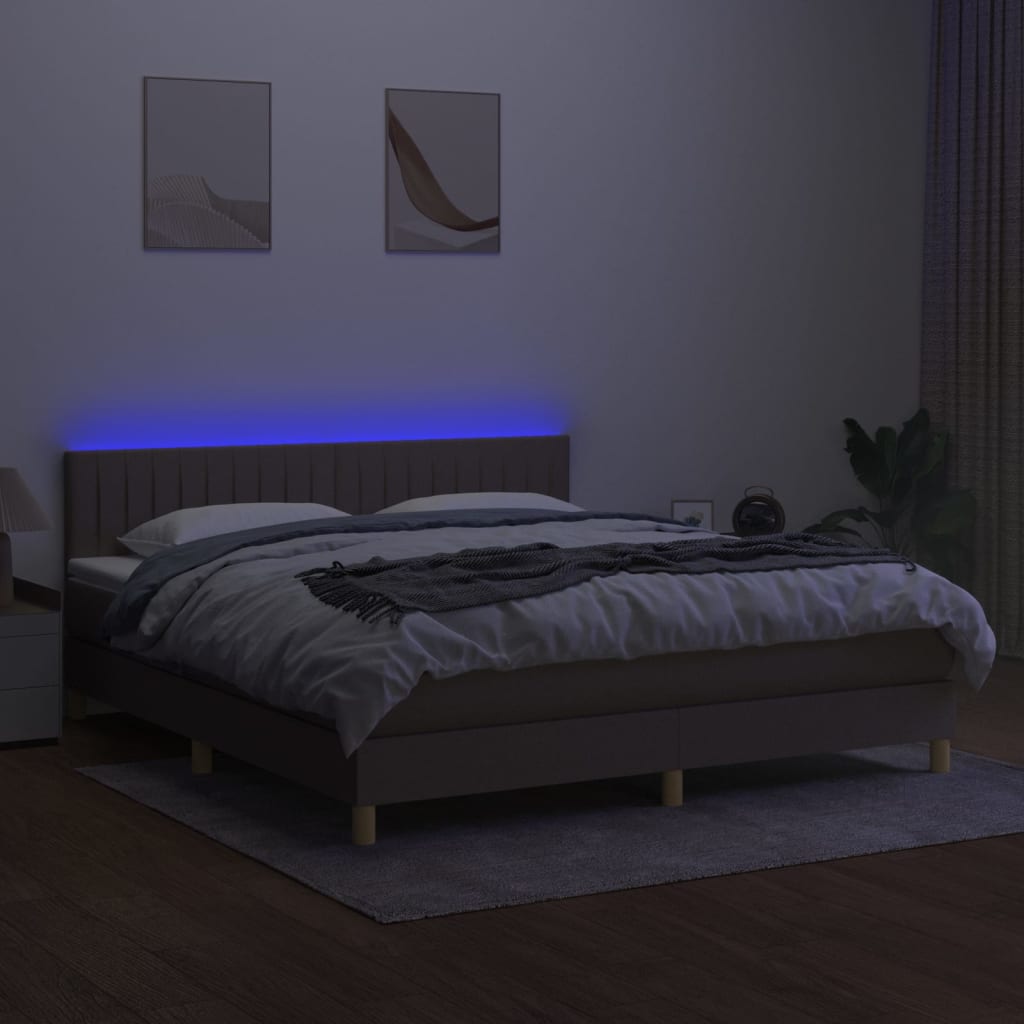 Krevet box spring s madracem LED smeđesivi 180x200 cm tkanina