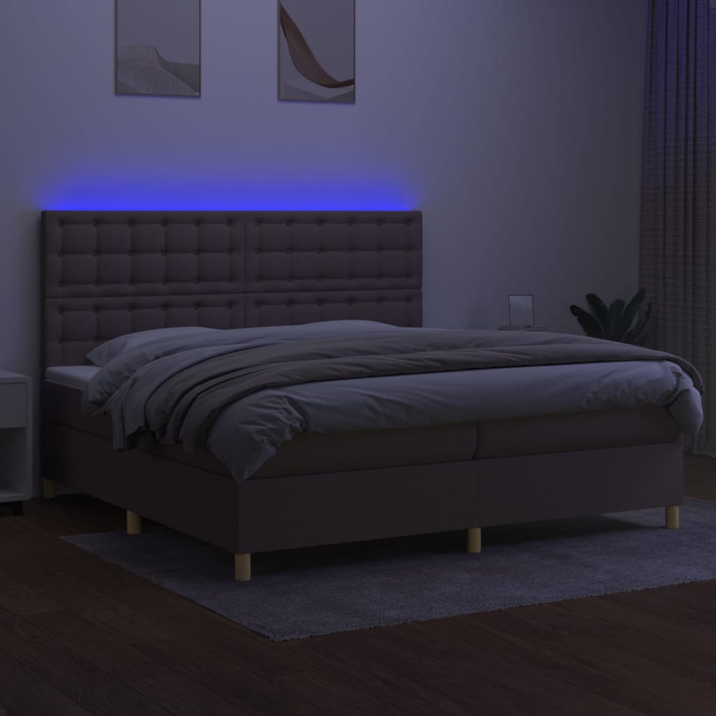 Krevet box spring s madracem LED smeđesivi 200x200 cm tkanina