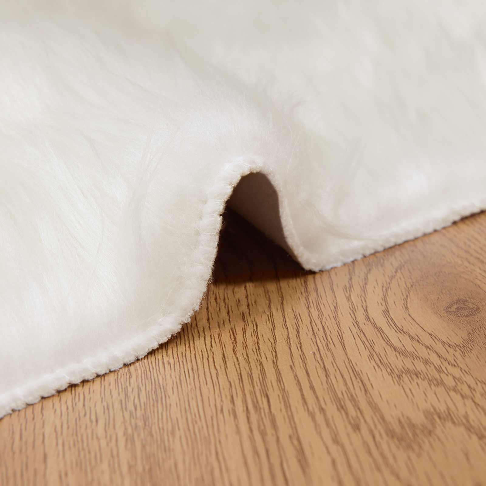 Tepih od umjetne ovčje kože TAFALLA Bijela 160 x 160 cm