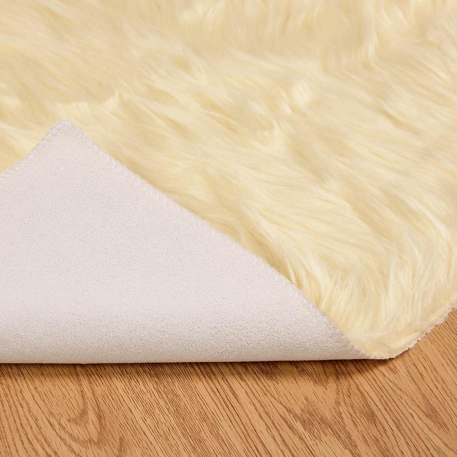 Tepih od umjetne ovčje kože TAFALLA Krem 100 x 200 cm Poliester
