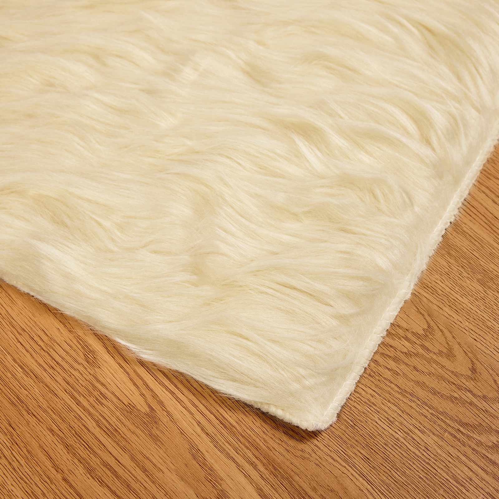 Tepih od umjetne ovčje kože TAFALLA Krem 140 x 200 cm Poliester