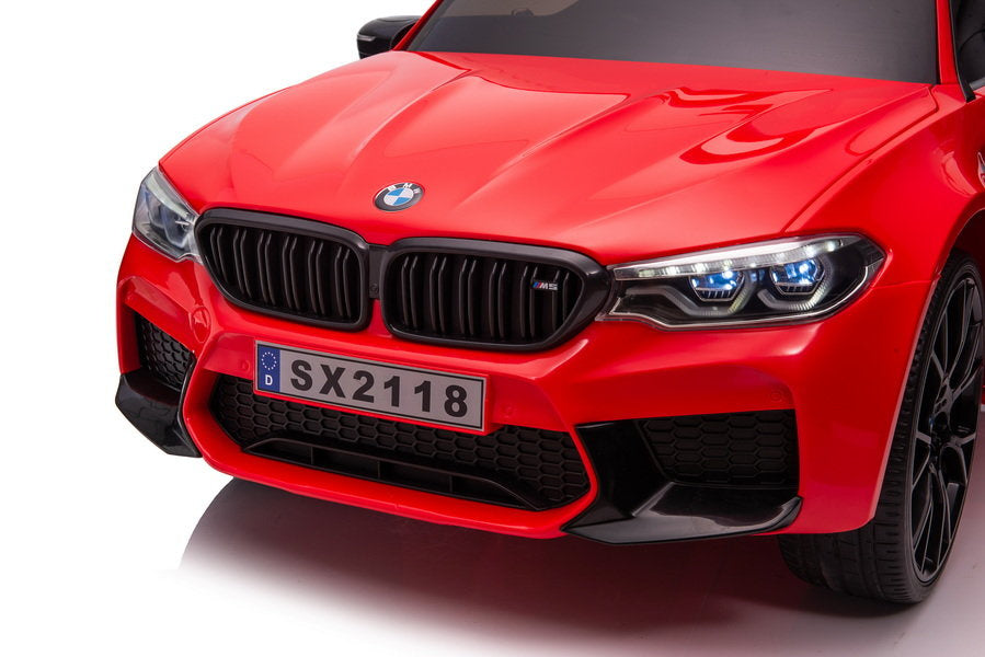 Licencirani auto na akumulator BMW M5 + platofrma za roditelje - crveni/lakirani