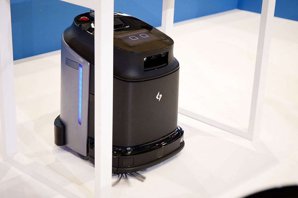 Robot čistač Phantas S1